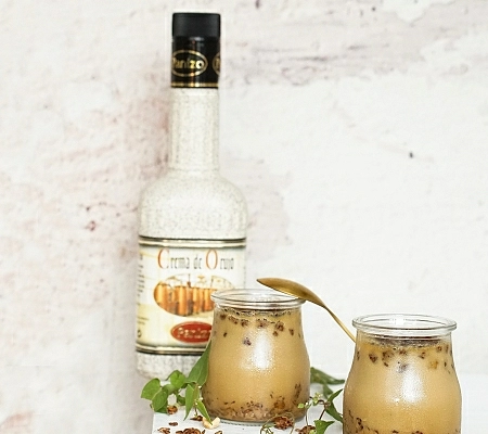 Panna cotta de café, granola y Crema de Orujo Panizo