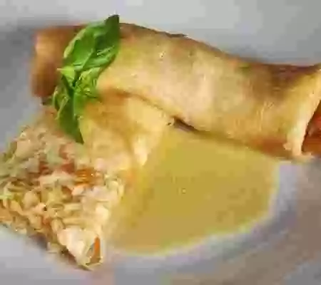 Crepes de puerro y crema de queso al orujo