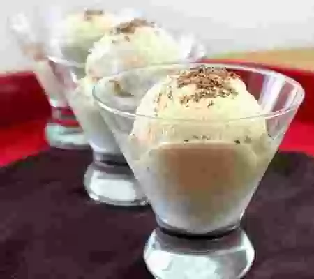 Helado de chocolate blanco y Crema de Orujo Panizo