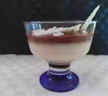 Pannacota de Crema de Crema de Orujo Panizo y chocolate