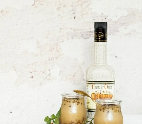 Panna cotta de café, granola y Crema de Orujo Panizo