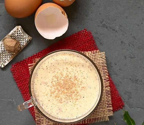 Ponche de huevo y Caramelorujo Panizo