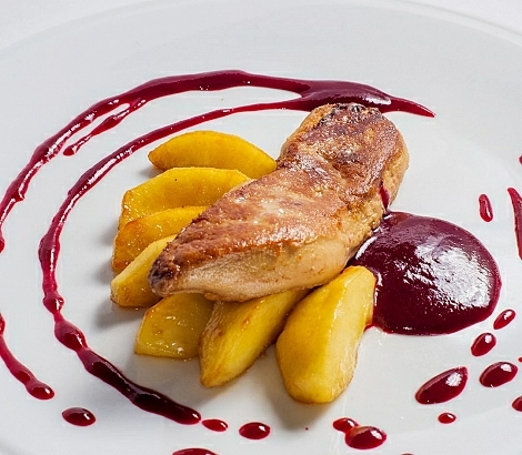 Foie con manzanas caramelizadas al Licor de Hierbas Panizo