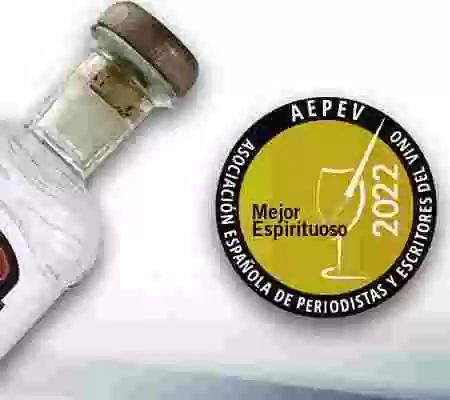 Panizo, premio AEPEV al Mejor Espirituoso del 2022 por su Aguardiente de Orujo